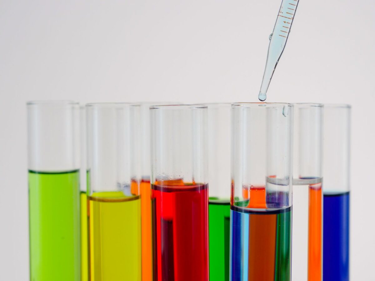Akvaryum Test Kitleri: Damla Test mi, Şerit Test mi Daha İyi?