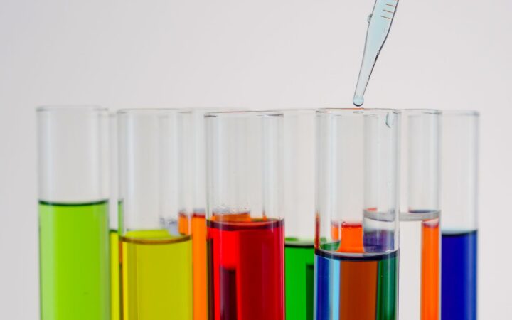 Akvaryum Test Kitleri: Damla Test mi, Şerit Test mi Daha İyi?